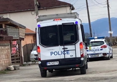 Задържаха трима мъже при спецакция в общините “Марица“ и Съединение