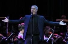 italianskiiat-tenor-alesandro-safina-930.jpg