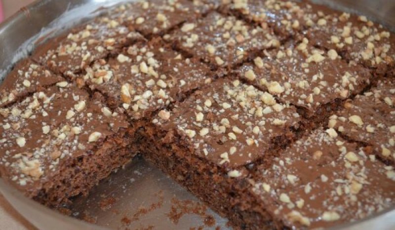 Страхотен шоколадов сладкиш с орехи - много вкусен и подходящ за постите Страхотен шоколадов сладкиш с орехи - много вкусен и подходящ за постите