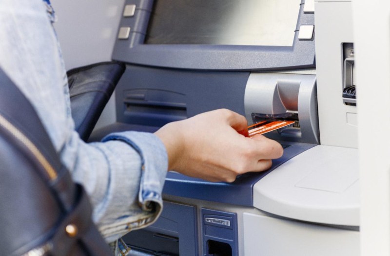 Пловдивчанка откри пари, забравени на банкомат, търси притежателя им