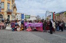 uchenitsite-stsenichni-kadri-praznuvaha-298.jpg