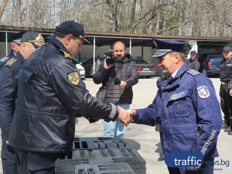 Главният секретар връчи нови и модерни оръжия на пловдивската полиция