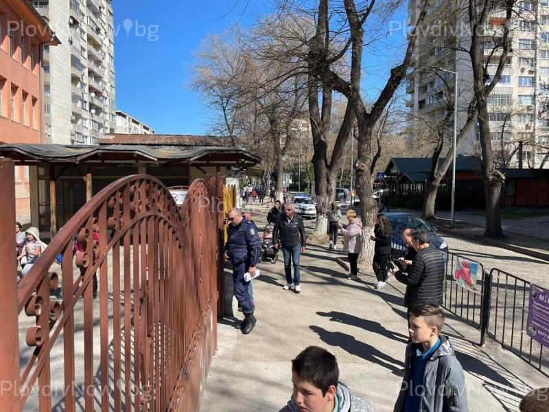 Евакуират ученици заради сигнали за бомби в Пловдив