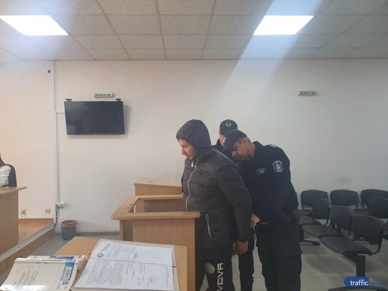 За трети път влиза в затвора шофьорът, карал пиян в насрещното по магистралата