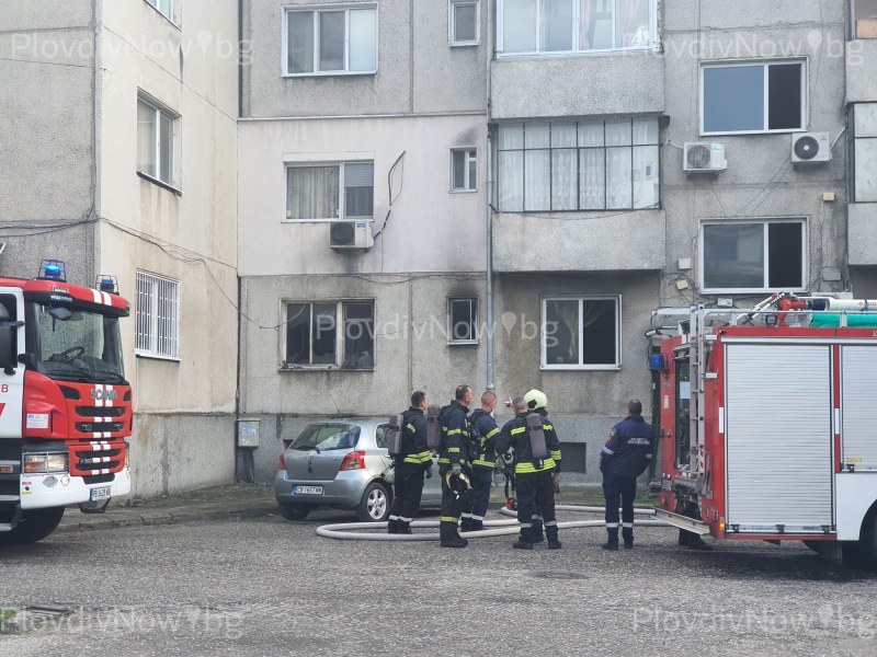 Пожар пламна в апартамент в блок в Смирненски