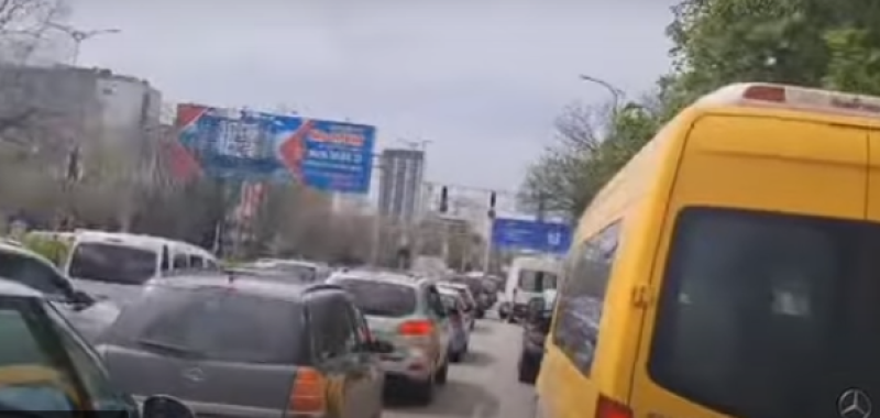 Линейка остана блокирана 20 минути в Пловдив заради кортежа на президента