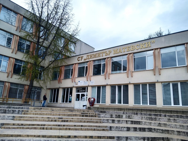 Бивши преподаватели от пловдивско школо обвиняват директорката в тормоз