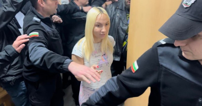В женски или мъжки затвор би лежала Емили?