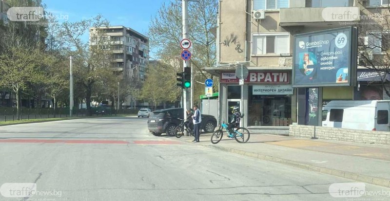 Шофьор “кацна“ едновременно върху тротоар, пешеходна пътека и кръстовище в Пловдив