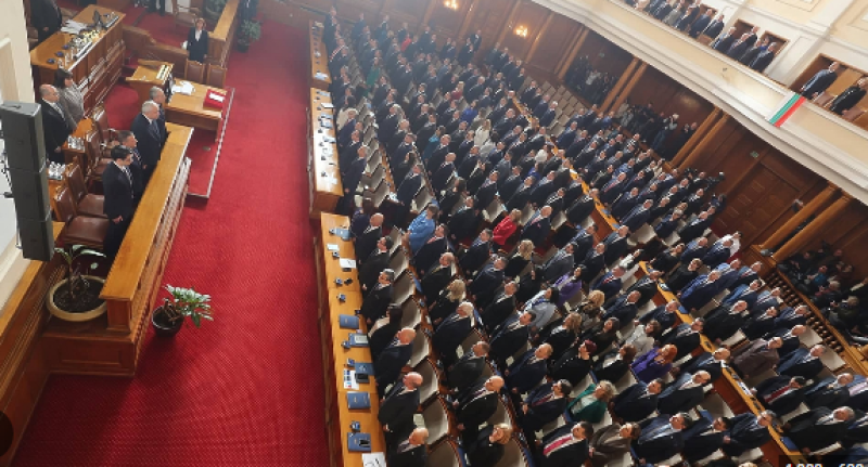 И този парламент не можа да избере председател от първия път