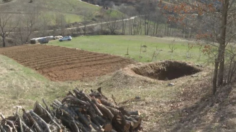 Семейство откри древна гробница от 11 век в нивата си в Родопите