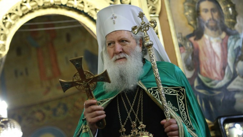 Патриарх Неофит: Възкръсна Христос и мракът отстъпи пред Светлината