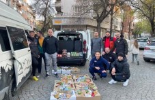 Младежи дариха усмивки на семейства в нужда край Калояново