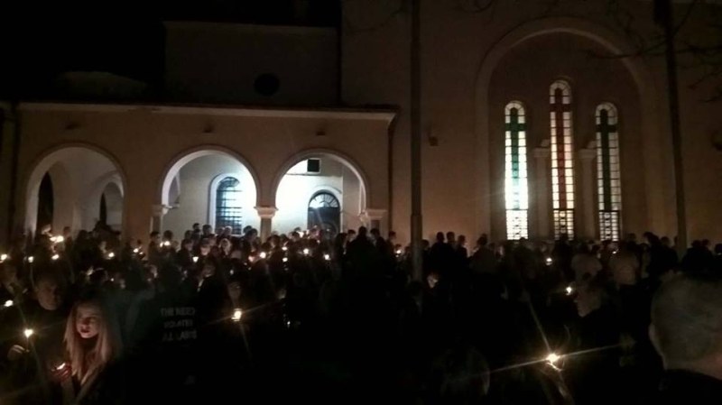 Хиляди вярващи препълниха храмовете в страната