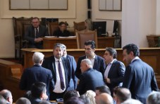 vdigat-zaplatite-deputatite-49-oto-ns-991.jpg