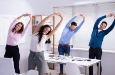 yoga-uprazhnenie-pomaga-natovarenite-888.jpeg