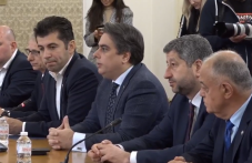 sluchi-se-liderskata-sreshta-mezhdu-967.png