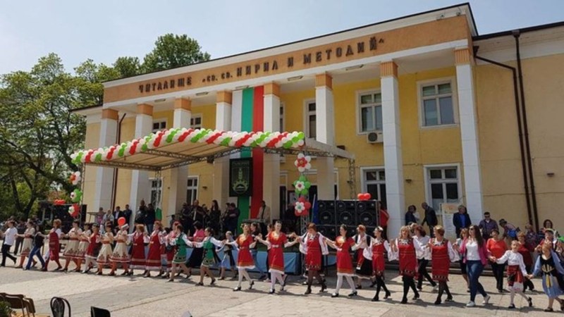 Първомай се готви да празнува! Градът ще кипи от събития цял месец