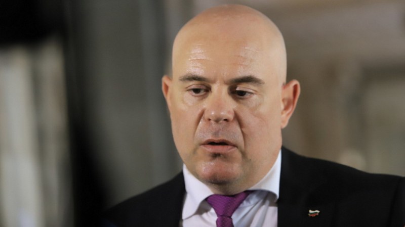 Иван Гешев пътувал със семейството си, когато става инцидентът с кортежа