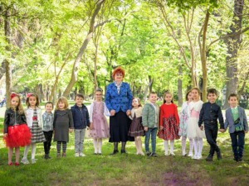 „Пеещите котенца“ представят нов клип, заснет в Цар-Симеоновата градина