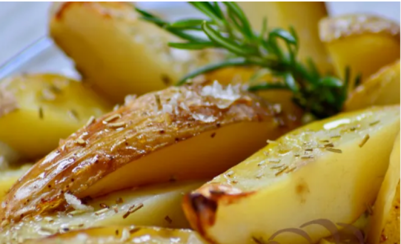 Печени пресни картофи с розмарин - лесно, пролетно, вкусно Печени пресни картофи с розмарин - лесно, пролетно, вкусно