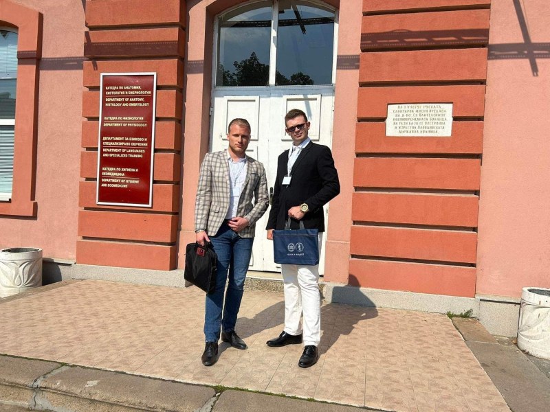 Млад преподавател в МУ-Пловдив увлича в науката бъдещи лекари