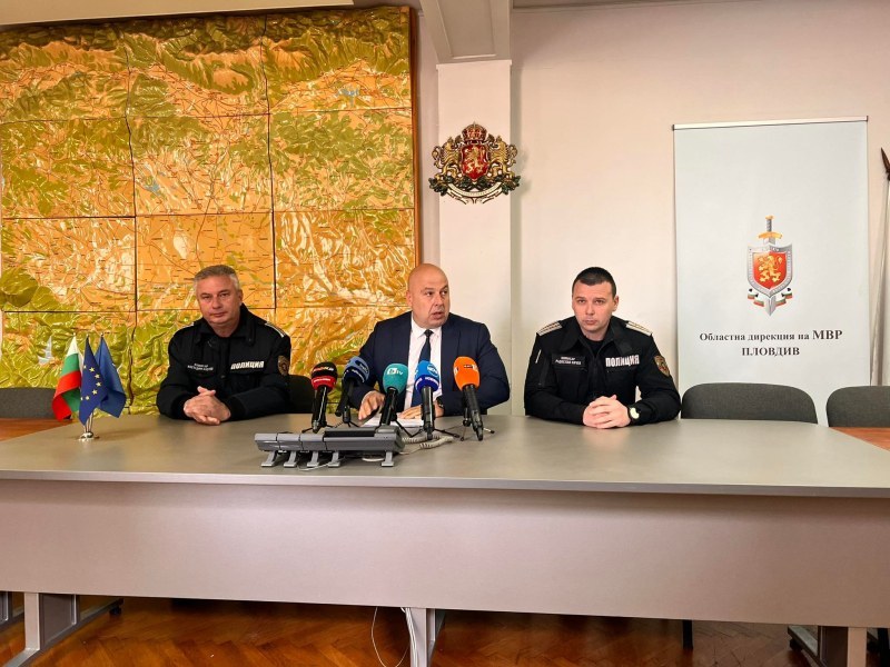 Полицията за „голото“ претърсване в нощен клуб в Пловдив - брифинг без нито един отговор!