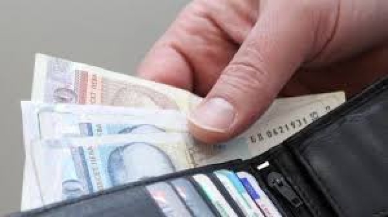 Изплащат пенсиите за май