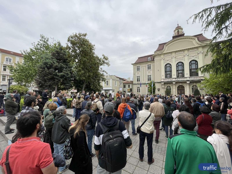 Пловдивчани протестираха пред Общината заради Панаира