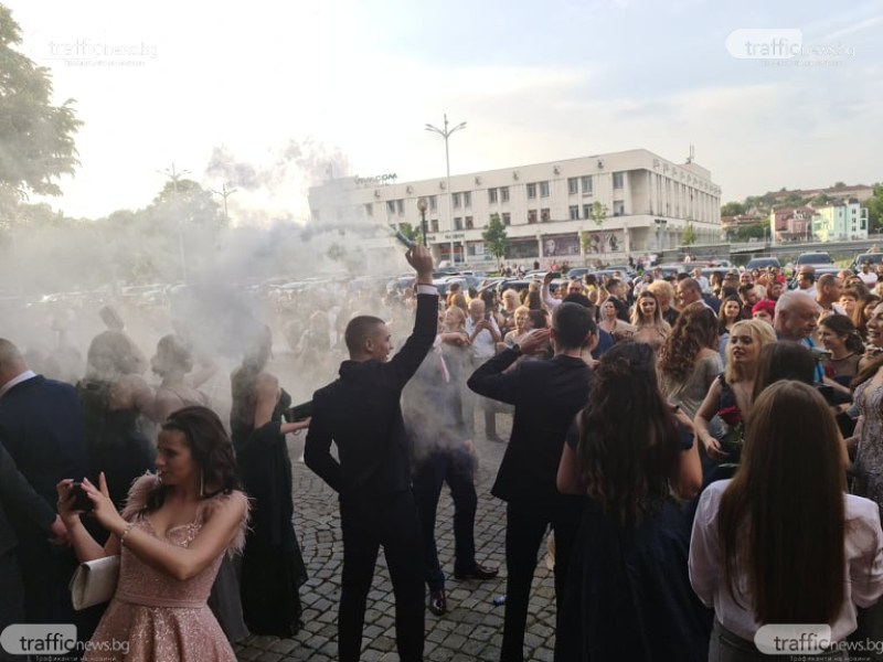 Колко ще се “бръкнат“ родителите на абитуриентите тази година