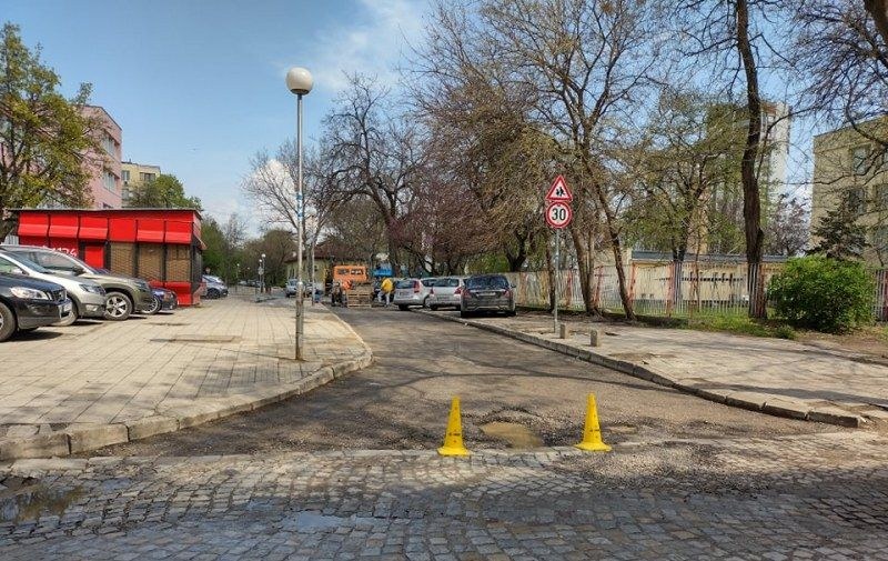 Жена осъди Община Пловдив, пропадна с колата си в шахта