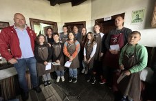 Майстори от цяла България коваха ножове в Сопот