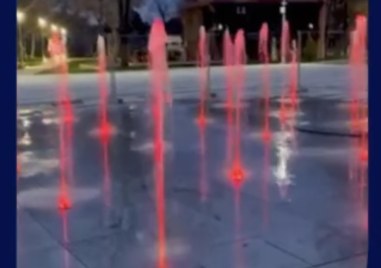 Изпробваха новия светещ фонтан в Стамболийски