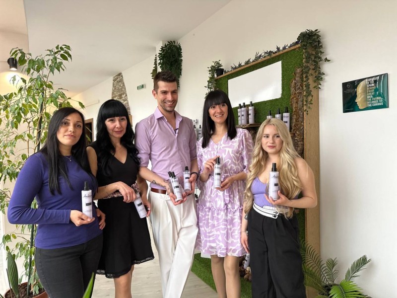 Топ стилист от Пловдив създаде иновативен продукт за коса СНИМКИ