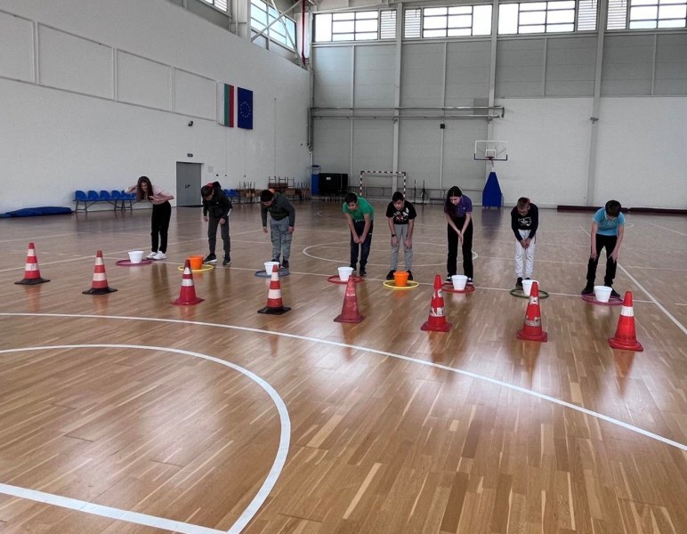 Ученици от 7 училища в Пловдивско демонстрираха пред полицаи как се предпазват от престъпления