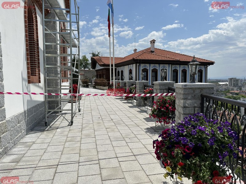 Ремонтират храма “Свети Архангели“ в Стария град, където падна парапланерист