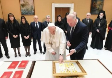 Росен Желязков подари на папата уникална икона на светите Кирил и Методий