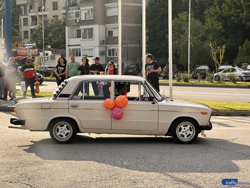 Атрактивни возила докараха абитуриентите в “Санкт Петербург“