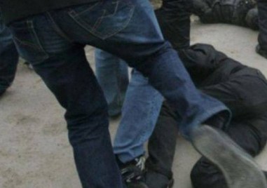 Трима нападнаха и биха мъж в Пловдив