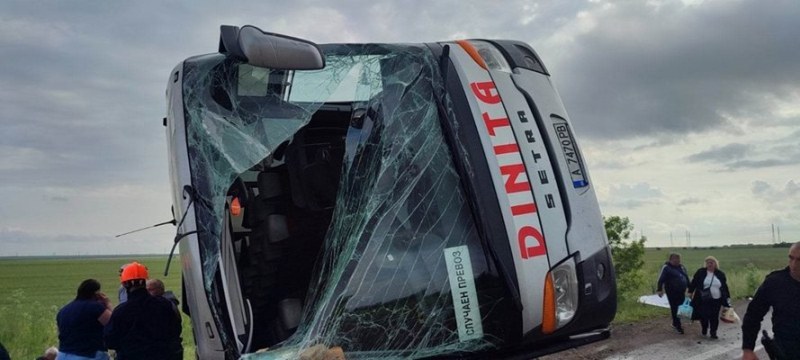 Автобус с пътници се преобърна на АМ “Тракия“