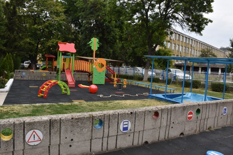Община Пловдив отделя 800 хил. лв. за дворовете в училища и градини