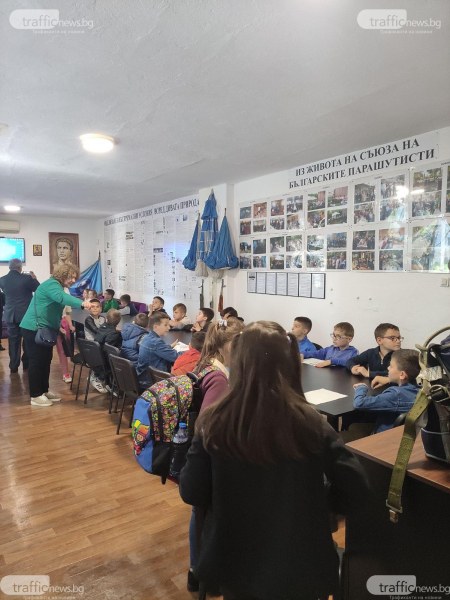 Второкласници гостуваха на парашутисти ветерани в Пловдив