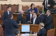 deputatite-prekratiha-zasedanieto-sled-541.jpg