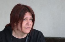vesela-maika-dve-detsa-ima-nuzhda-857.jpg