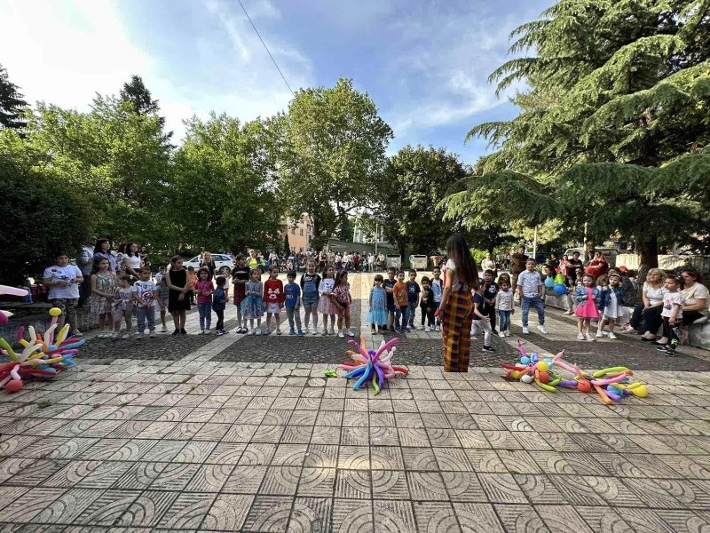 Най-малките жители на Перущица днес бяха зарадвани с весел празник