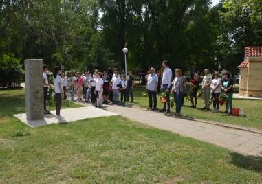 С поклонение, венци и цветя в община „Родопи” почетоха героите на България