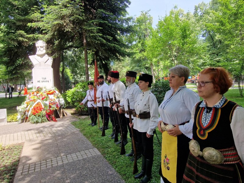Пловдив се преклони пред Ботев и загиналите за свободата и независимостта на Родината