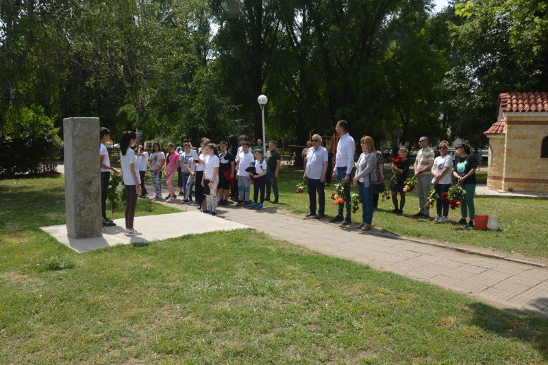 С поклонение, венци и цветя в община „Родопи” почетоха героите на България