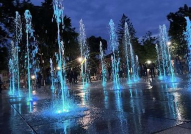 Откриха сухия фонтан в Стамболийски в първата вечер от празниците на града