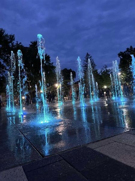 Откриха сухия фонтан в Стамболийски в първата вечер от празниците на града